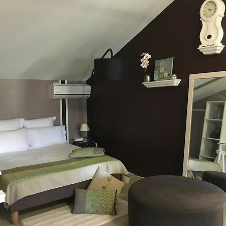 House With 5 Rooms In Etang Sale, With Wonderful Mountain View, Enclos Eksteriør bilde
