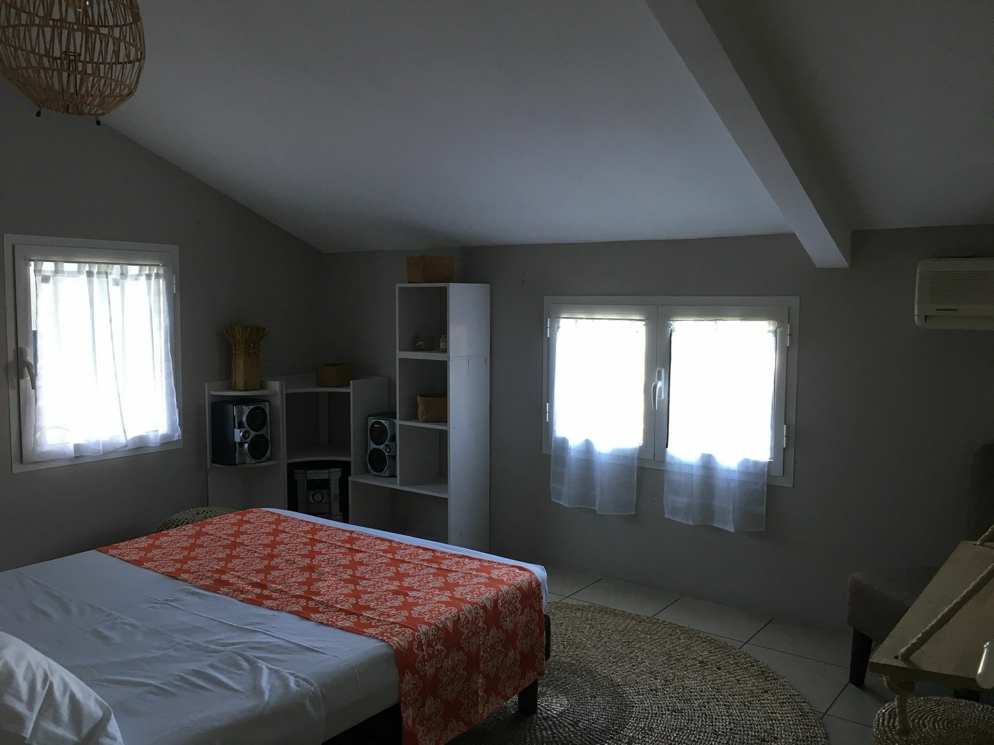 House With 5 Rooms In Etang Sale, With Wonderful Mountain View, Enclos Eksteriør bilde