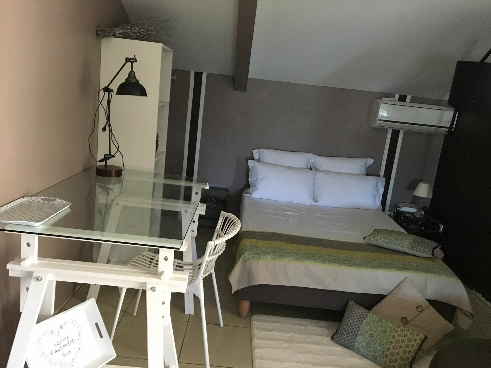 House With 5 Rooms In Etang Sale, With Wonderful Mountain View, Enclos Eksteriør bilde