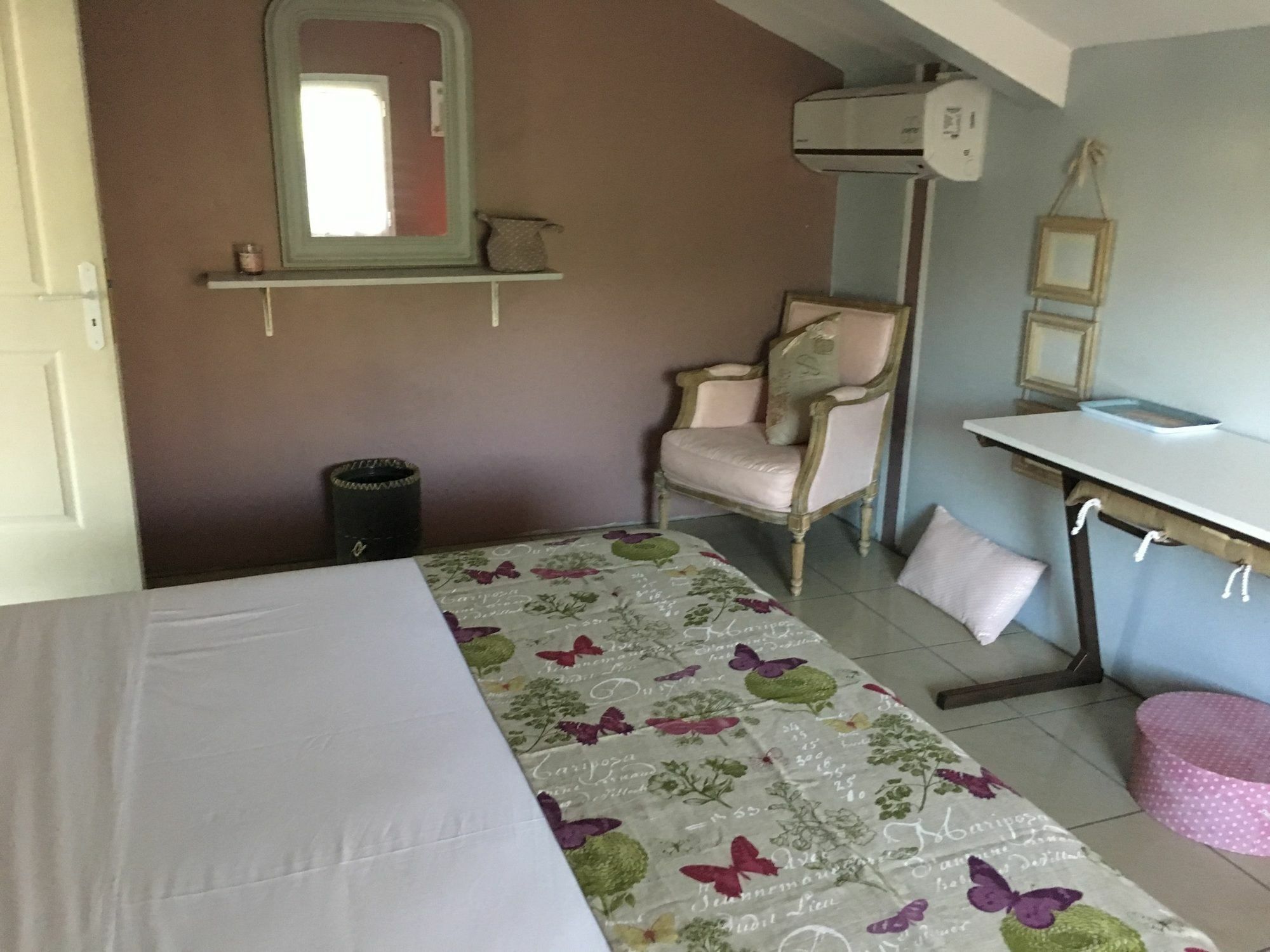 House With 5 Rooms In Etang Sale, With Wonderful Mountain View, Enclos Eksteriør bilde